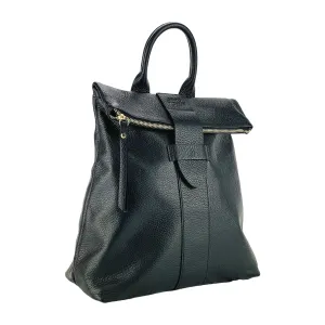 RB1021A | Soft women's backpack in genuine leather Made in Italy with adjustable shoulder straps. Zipper and accessories in shiny gold metal - Black color - Dimensions: 30 x 34 x 10.5 cm